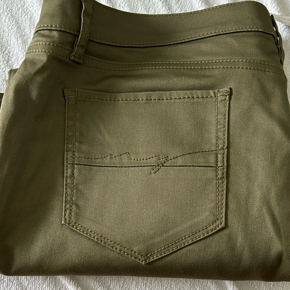 New York & Company Pants - NY & Company crop pants